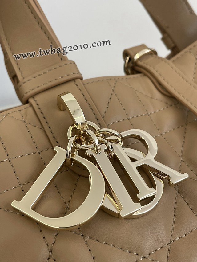 Dior专柜新款迪奥高仿原单小号焦糖Toujours系列大菱格休闲女包 djfk1430